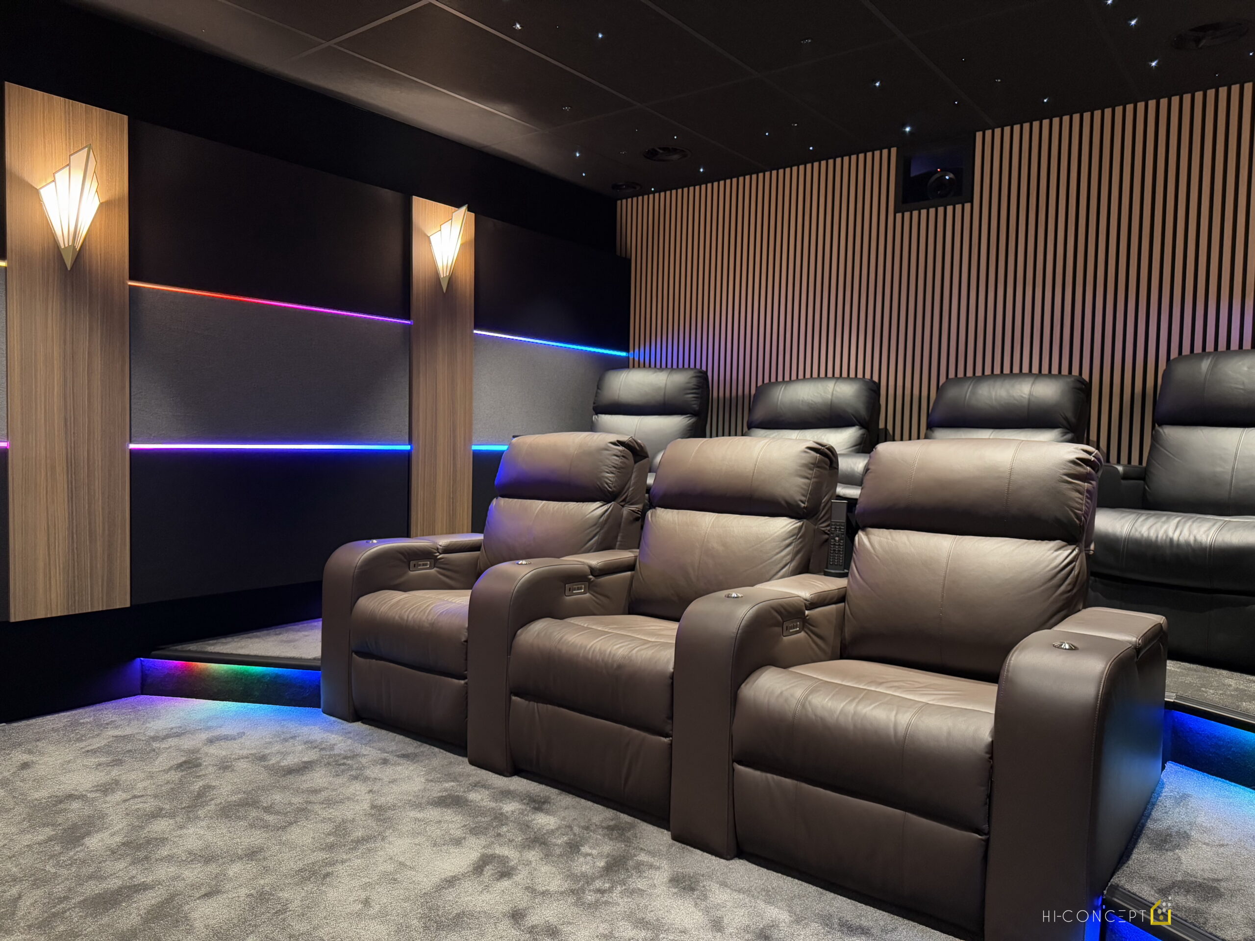 Salle de cinéma privative, Home cinema immersif, Location de salle de projection.