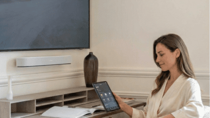 Votre bureau à domicile est un havre de productivité, équipé d’un éclairage intelligent qui s’adapte pour réduire la fatigue visuelle et créer un environnement de travail optimal.