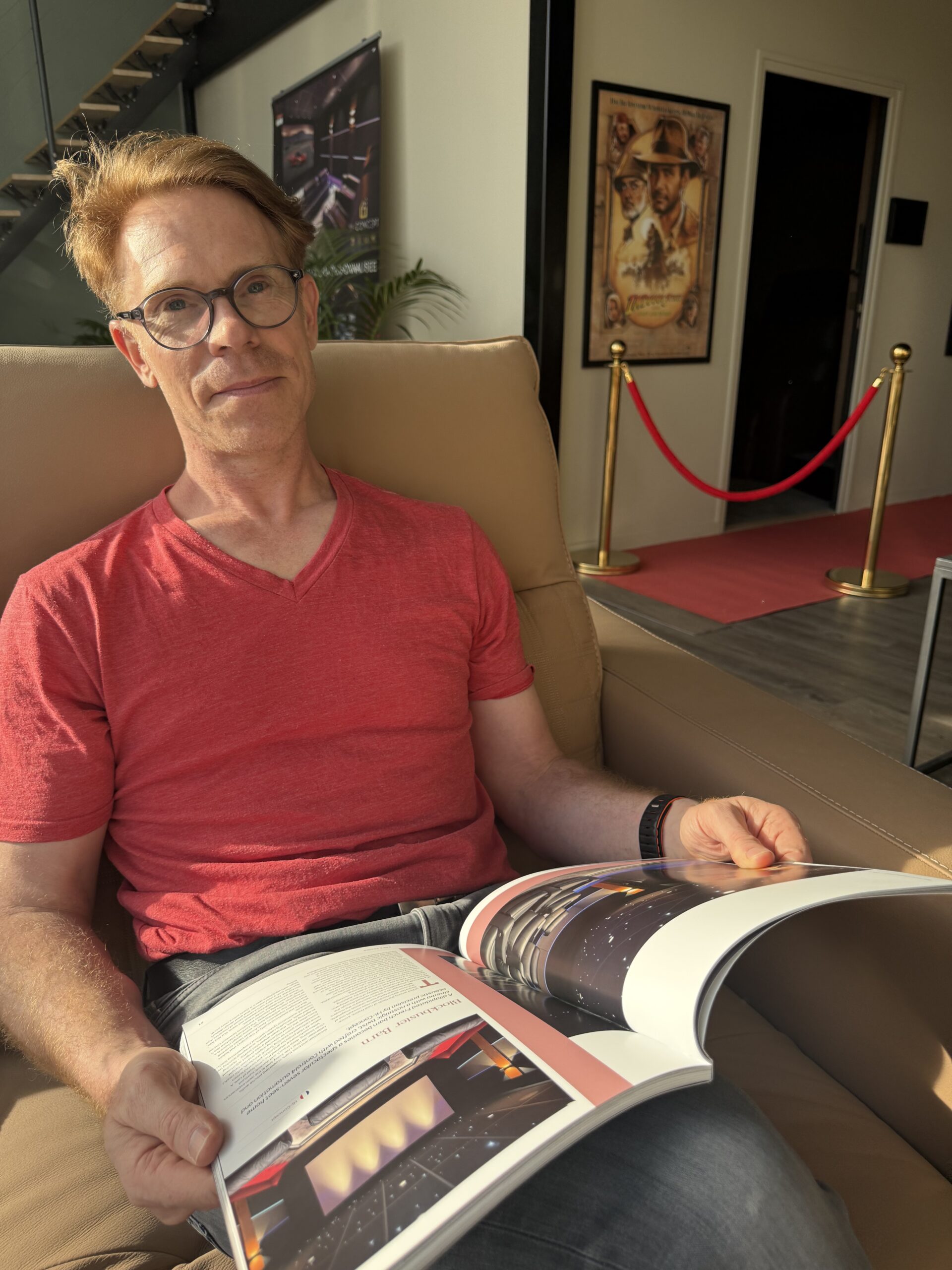 Le CEDIA Yearbook 2025 Technology Meets Design entre les mains de Maxime Théard